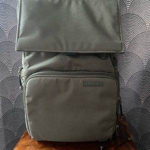 BREVITE Runner - Pine Green Camera Photography BACKPACK with a RAIN COVER